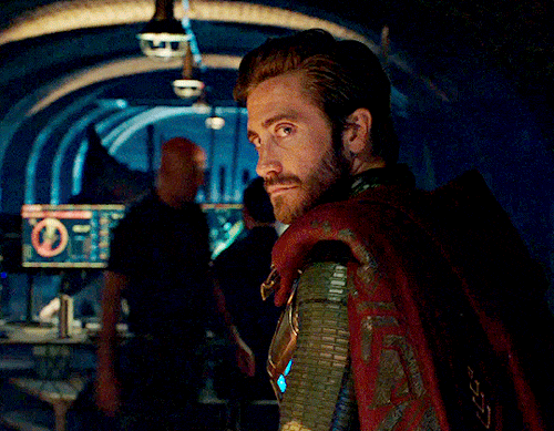 mysterio_jake_gyllenhaal_spider-man_far_from_home.gif